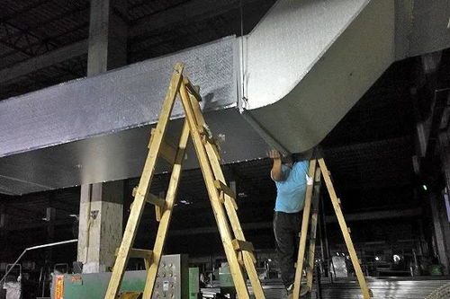 为何模具生产车间降温换气，独宠广东合昌环保空调？